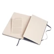 Kép 5/5 - Notesz kockás MOLESKINE QP061B20 "L" keményfedeles zafírkék